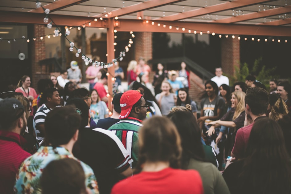 Maximizing Audience Engagement in Group Discussions